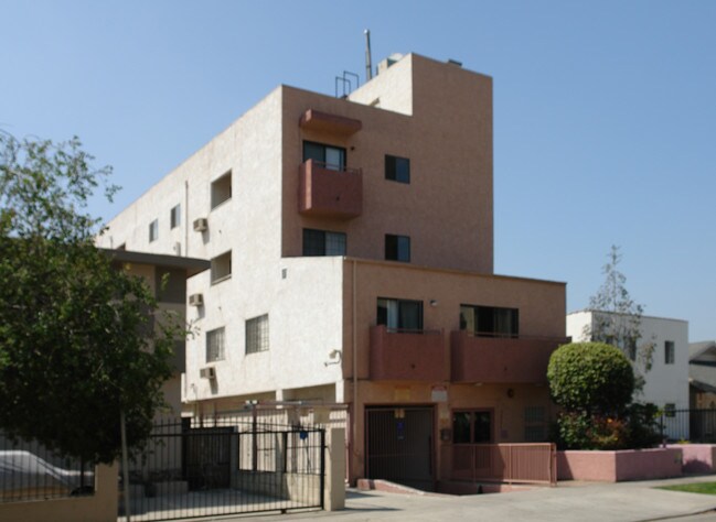 5526 Carlton Way in Los Angeles, CA - Building Photo - Building Photo
