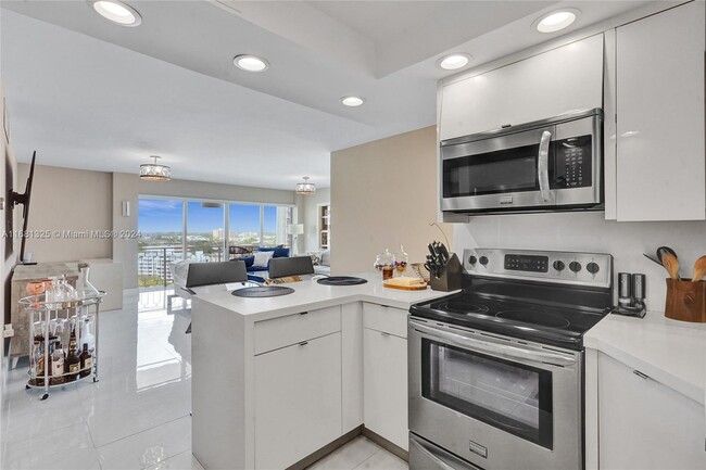 11111 Biscayne Blvd in Miami, FL - Building Photo - Building Photo