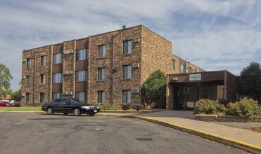 Como Place Apartments in St. Paul, MN - Building Photo - Building Photo