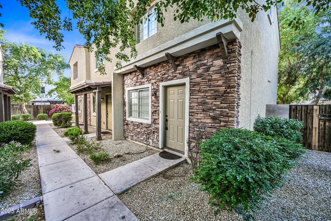 2243 W Morten Ave in Phoenix, AZ - Building Photo