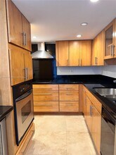2333 Brickell Ave in Miami, FL - Building Photo - Building Photo
