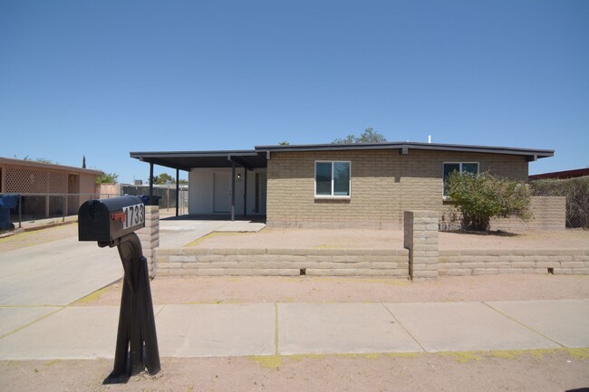 property at 1733 E Missouri St