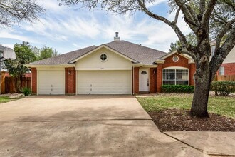 8401 Caledonia Dr in Austin, TX - Building Photo - Building Photo