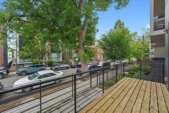 2915 W Lyndale St in Chicago, IL - Building Photo - Building Photo