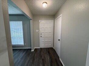 7422 Fieldgate Dr in San Antonio, TX - Building Photo - Building Photo