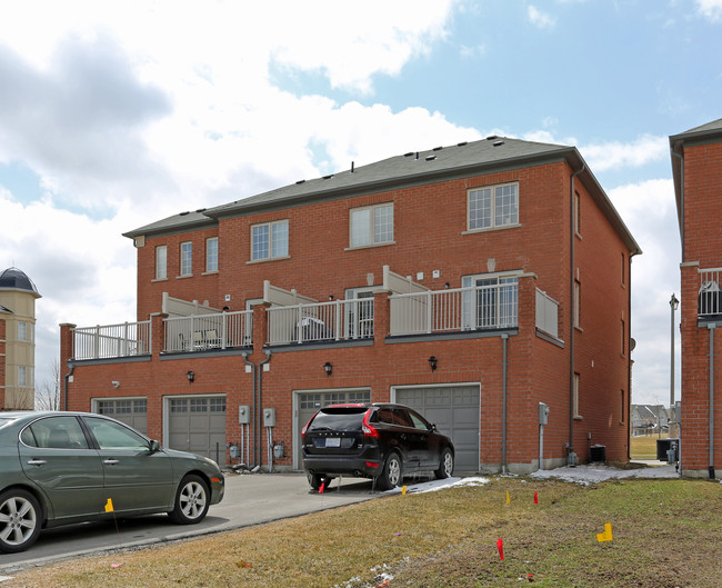 2602-2608 Bur Oak Ave in Markham, ON - Building Photo - Building Photo
