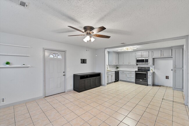 2910 San Augustine Ave in Pasadena, TX - Foto de edificio - Building Photo