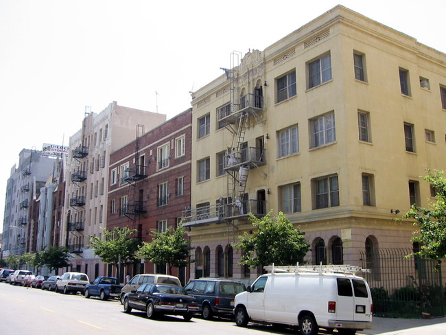 Los Gatos Apartments in Los Angeles, CA - Building Photo - Building Photo