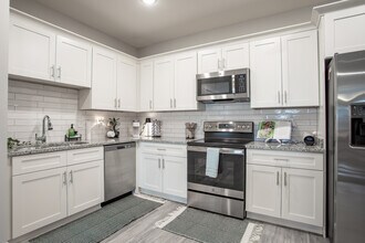 Pine Reserve Apartments in Sanford, NC - Foto de edificio - Interior Photo