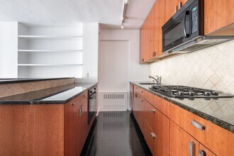 166 E 63rd St in New York, NY - Building Photo - Building Photo