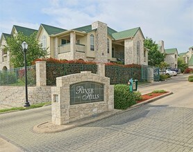 River Hills Apartments in Kerrville, TX - Foto de edificio - Building Photo