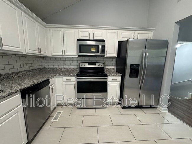 459 Oak Hill Cir in Stone Mountain, GA - Foto de edificio - Building Photo