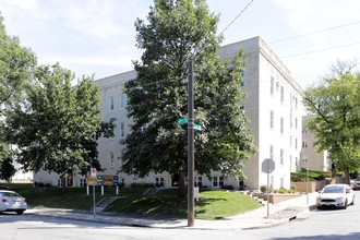 Carberry Apartments in Omaha, NE - Building Photo - Building Photo