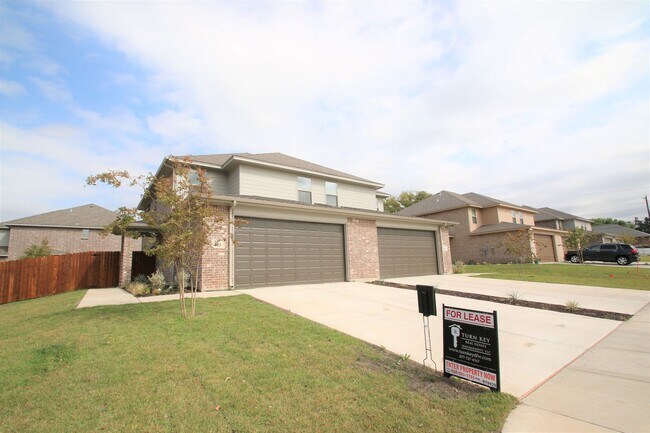813 Jameson St, Unit 813 in Weatherford, TX - Building Photo - Building Photo