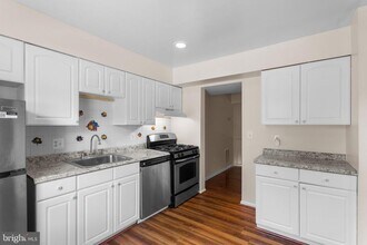 1954 Mayflower Dr in Woodbridge, VA - Building Photo - Building Photo