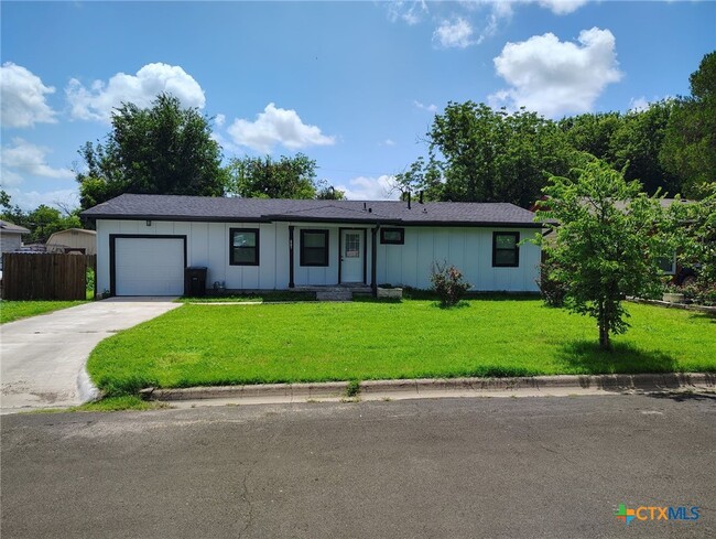 property at 805 S 32nd St