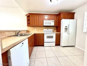 4606 SE 5th Ave in Cape Coral, FL - Building Photo - Building Photo