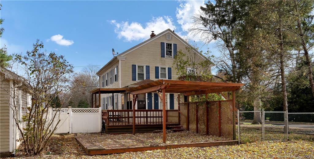 18 Scitico St in Enfield, CT - Building Photo
