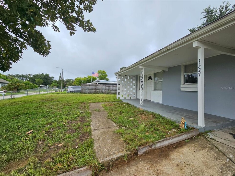 1327 Eugene Black St in Daytona Beach, FL - Building Photo