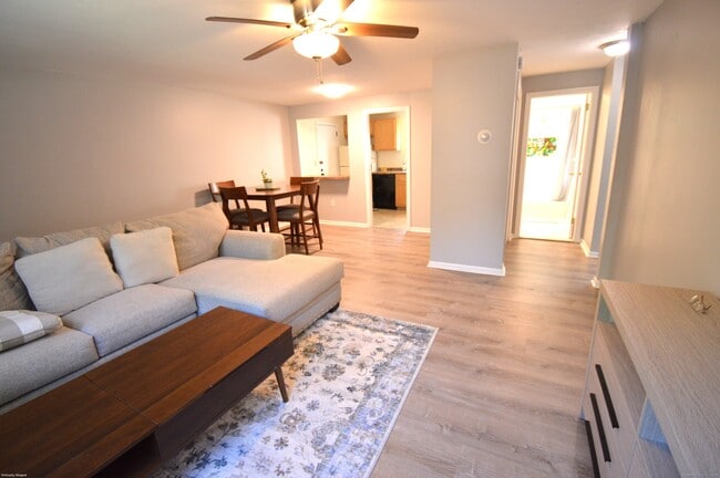property at 1250 Farmington Ave
