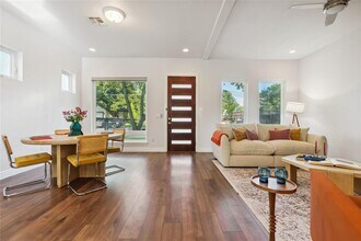 906 Linden St in Austin, TX - Foto de edificio - Building Photo