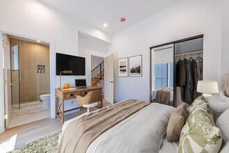 242 N Dillon St, Unit 240 N Dillon St in Los Angeles, CA - Foto de edificio - Building Photo