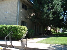 19 E Palatine Rd in Arlington Heights, IL - Building Photo