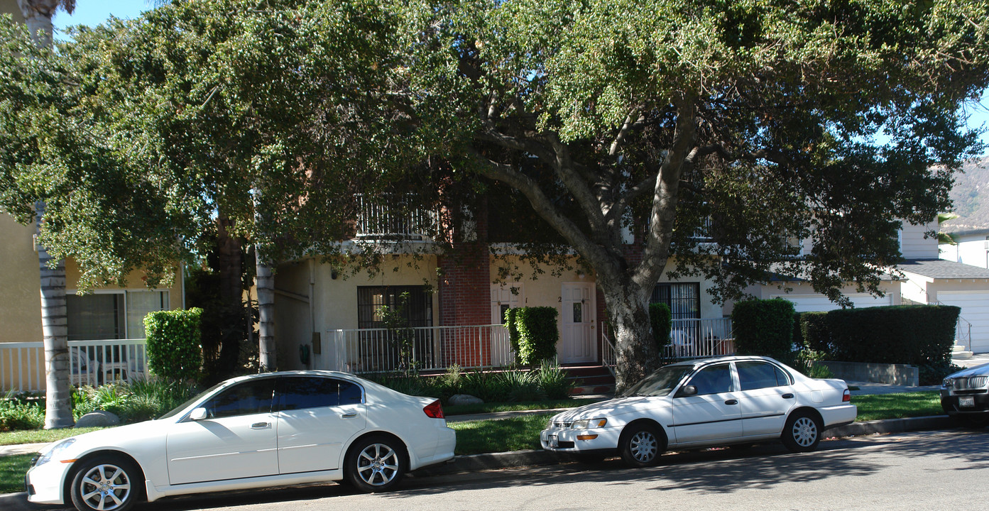 2358 Florencita Ave in Montrose, CA - Foto de edificio