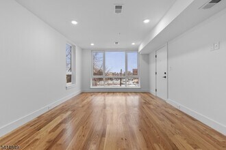 37 S 7th St in Newark, NJ - Building Photo - Building Photo