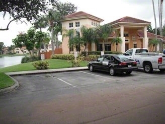 Palm Lakes Condominiums in West Palm Beach, FL - Building Photo - Building Photo