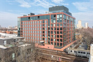 Elevate Lincoln Park in Chicago, IL - Building Photo