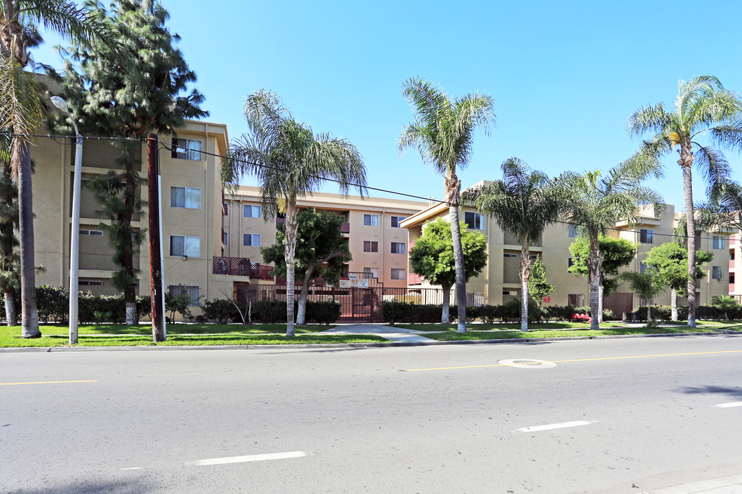 About Ross Tower Apartments in Santa Ana, CA - Building Photo