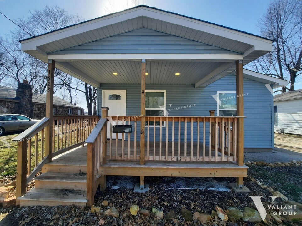 1622 W Chestnut St in Springfield, MO - Building Photo
