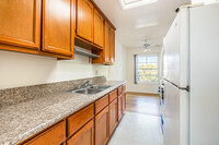 954 21st St, Unit 954 21st B - 6