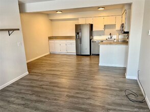 5995 W Hampden Ave in Denver, CO - Foto de edificio - Building Photo