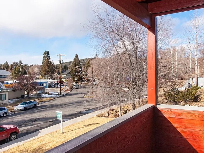 248 NW Riverside Blvd, Unit Lease Length Negotiable in Bend, OR - Building Photo - Building Photo