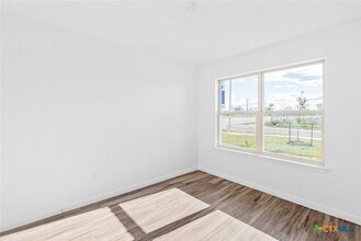 5801 Betty Lou Dr in Killeen, TX - Building Photo - Building Photo