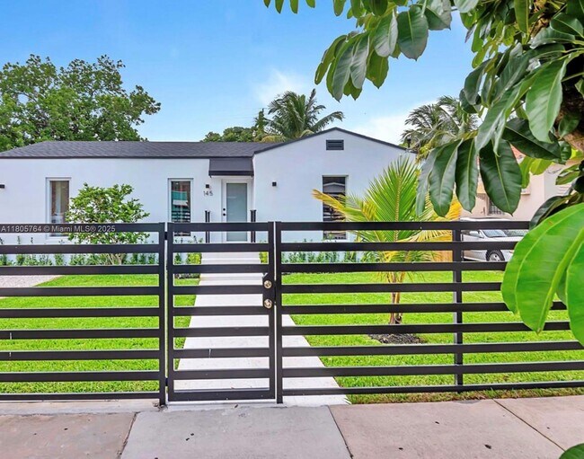 145 NW 40th St in Miami, FL - Building Photo - Building Photo