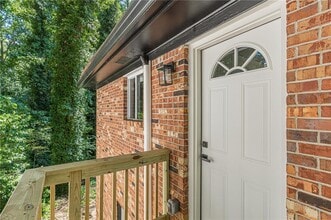 2372 Jefferson Terrace in East Point, GA - Foto de edificio - Building Photo
