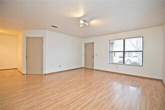 5905 Sara St in Fayetteville, AR - Building Photo - Building Photo