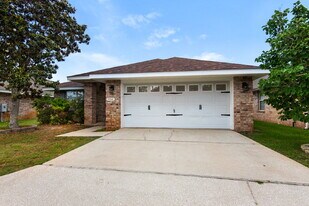 9761 Leeward Way in Navarre, FL - Building Photo