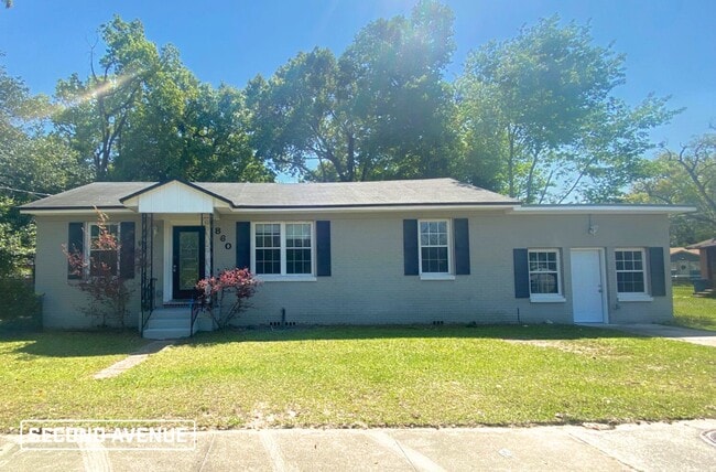 property at 860 Saratoga Blvd
