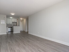 Centennial Park Place Apartments in Sarnia, ON - Foto de edificio - Building Photo