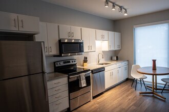 2301 Ingersoll Ave in Des Moines, IA - Foto de edificio - Building Photo