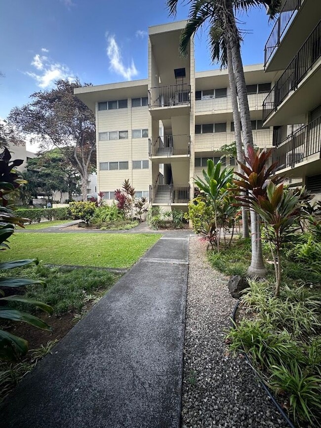 933 Kaheka St in Honolulu, HI - Building Photo - Building Photo