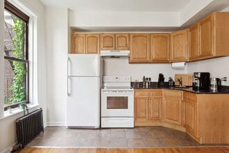 300 E 69th St in New York, NY - Building Photo - Building Photo