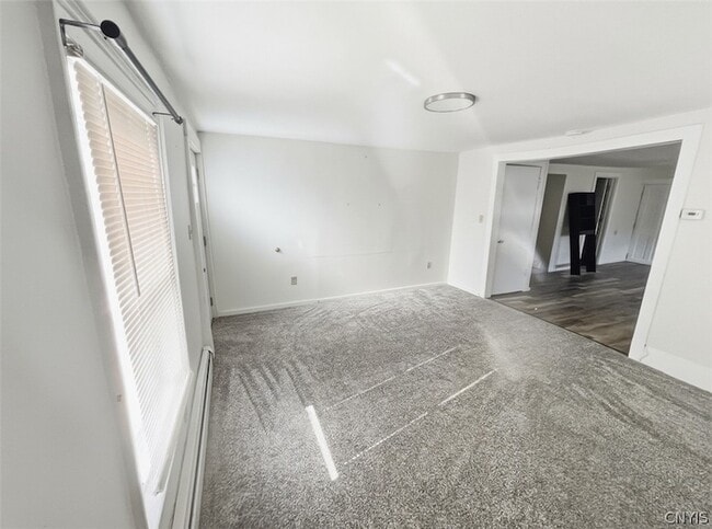 24 W Main St in Morrisville, NY - Foto de edificio - Building Photo