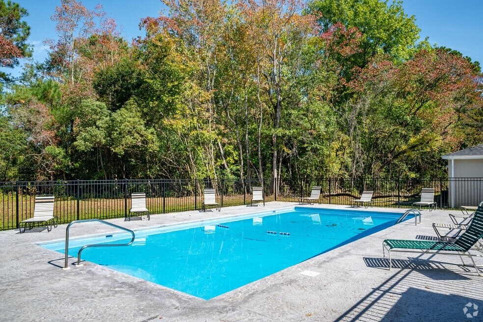 The Grande at Brookley Apartments in Mobile, AL