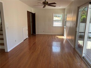 21327 De La Osa St in Los Angeles, CA - Building Photo - Building Photo