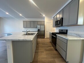 5924 Hawkweed Dr in Naperville, IL - Building Photo - Building Photo